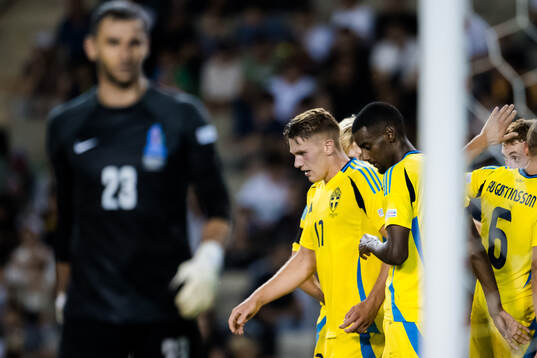Viktor Gyökeres and Alexander Isak of Sweden celebrate the