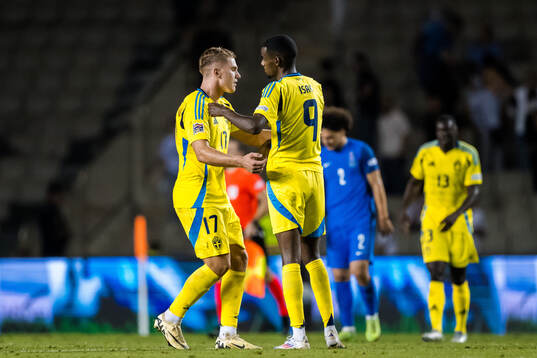 Viktor Gyökeres and Alexander Isak of Sweden celebrate