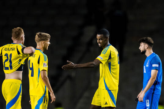 Alexander Isak of Sweden celebrate
