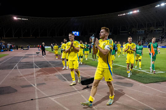 Dejan Kulusevski of Sweden celebrates
