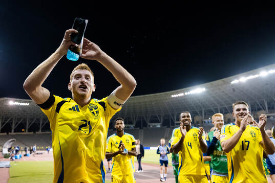 Dejan Kulusevski of Sweden celebrates