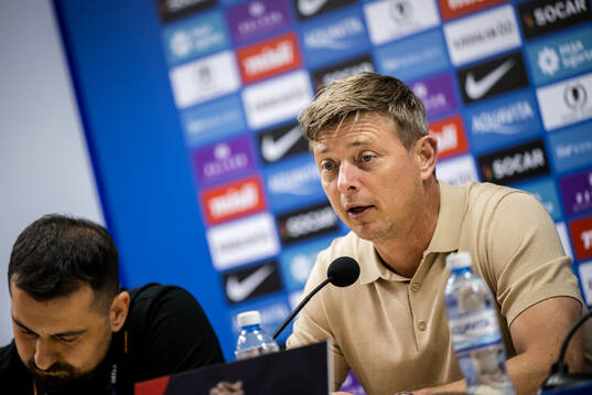 Head coach Jon Dahl Tomasson of Sweden