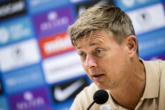 Head coach Jon Dahl Tomasson of Sweden