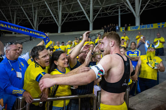 Dejan Kulusevski of Sweden celebrate with supporters