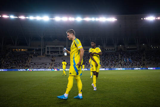 Mattias Svanberg and Alexander Isak of Sweden