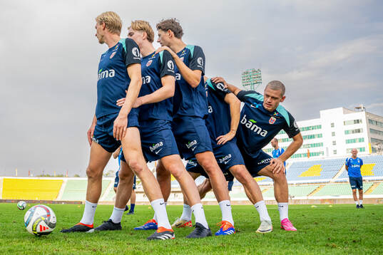 Julian Ryerson and players of the Norwegian national