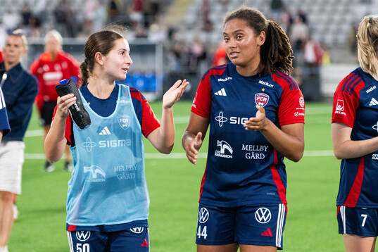 FC Rosengårds Filippa Sjöström och Jo-Anne Agbor Tataw