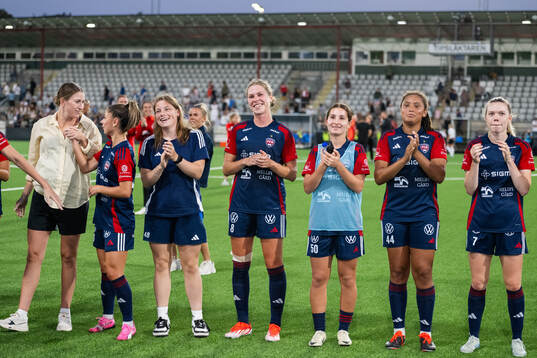 FC Rosengårds spelare jublar