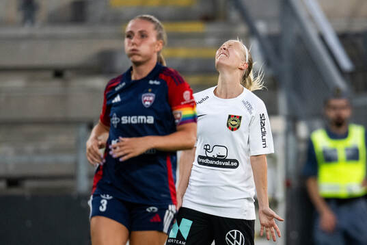 Brommapojkarnas Adelina Engman agerar