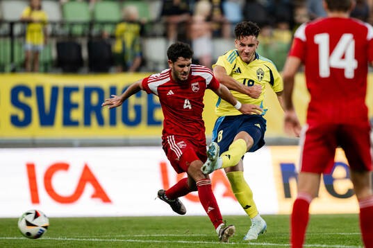 Julian Britto of Gibraltar and Deniz Gül of Sweden