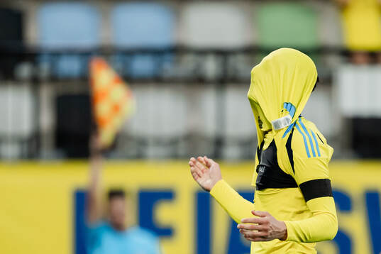 Noah Eile of Sweden looks dejected