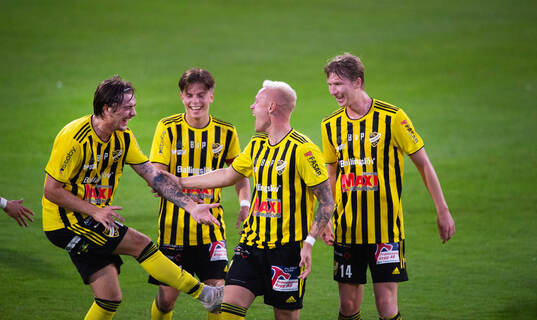 IFK Hässleholms Alexander Sjöström har gjort 1-0 och