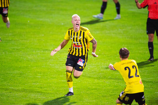 IFK Hässleholms Alexander Sjöström har gjort 2-0 och