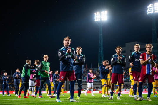 Patrick Berg and players of Norway look dejected