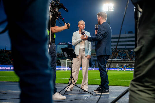 Solveig Gulbrandsen and Marius Skjelbæk, of broadcaster TV