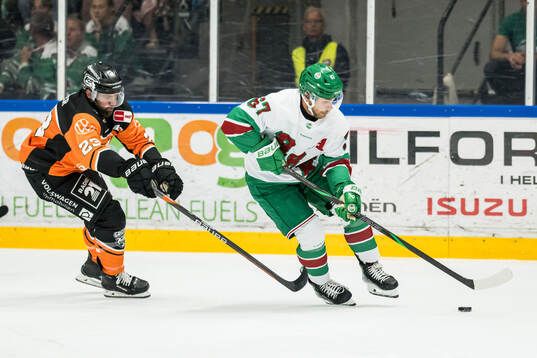 Wolfsburgs Gerrit Fauser och Rögles Leon Bristedt
