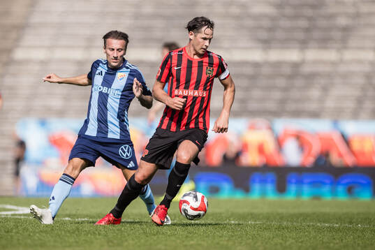 Djurgårdens Lolo Chanko och Brommapojkarnas Magnus Haglund