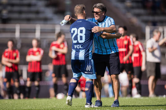 Djurgårdens tränare Bosse Andersson jublar