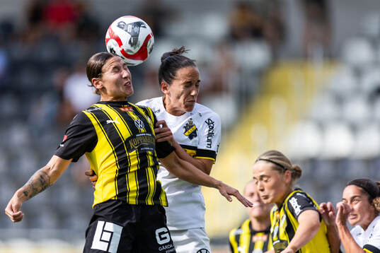 Häckens Tabby Tindell och AIKs Anna Oskarsson