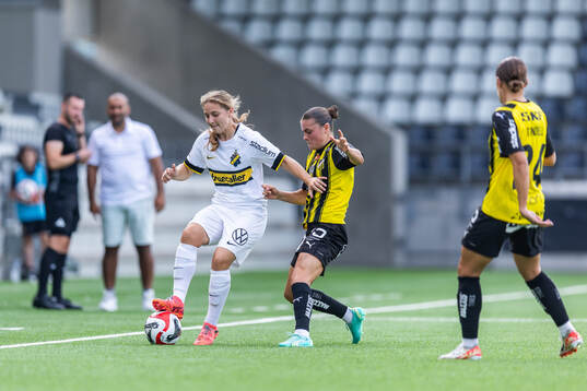 AIKs Maja Johansson och Häckens Hanna Wijk