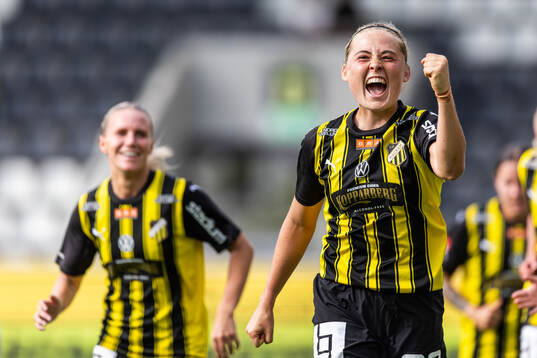 Häckens Paulina Nyström jublar