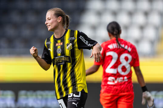 Häckens Anna Anvegård jublar