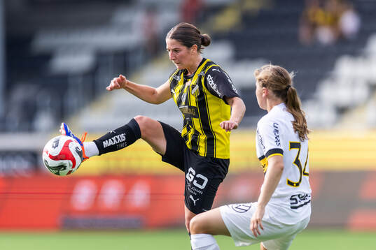 Häckens Ruby Grant och AIKs Maja Johansson