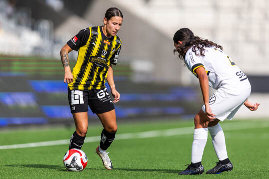 Häckens Tabby Tindell och AIKs Annika Svensson