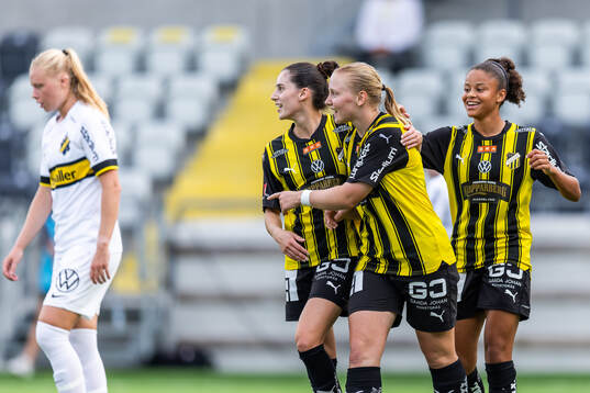 Häckens Johanna Fossdalsá Sørensen (mitten) jublar med