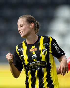 Häckens Anna Anvegård jublar