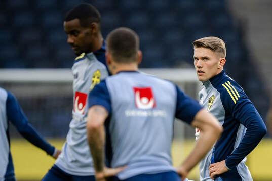 Alexander Isak and Viktor Gyökeres of the Swedish men's