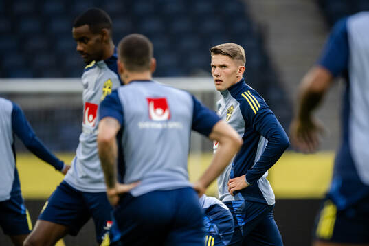 Alexander Isak and Viktor Gyökeres of the Swedish men's