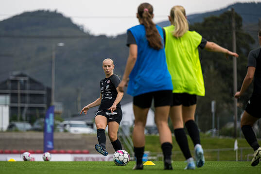 Tora Ose of Arna-Bjørnar warms up