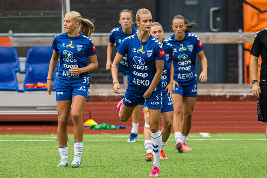 Emma Braut Brunes of Kolbotn warms up