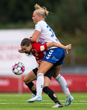Nora Blindheim Nøss of Arna-Bjørnar and Marie Moen Preus