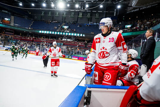 Simeon Schwinger of Klagenfurt looks dejected