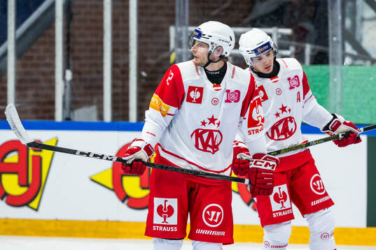David Maier and Senna Peeters of Klagenfurt look dejected