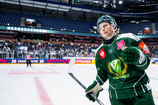 Oscar Steen of Färjestad celebrates