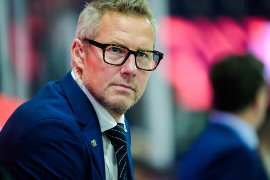 assisting coach Johan Hedberg of Färjestad
