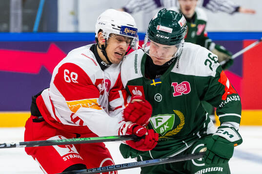 Luka Gomboc of Klagenfurt and Joel Nyström of Färjestad