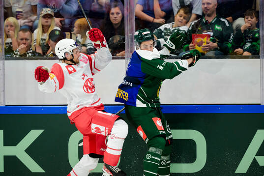 David Maier of Klagenfurt and Viktor Lodin of Färjestad