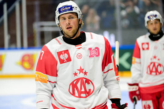 Mathias From of Klagenfurt looks dejected