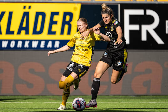 Elfsborgs Hanna Jiozon och Smedbys Mariam Khalaf