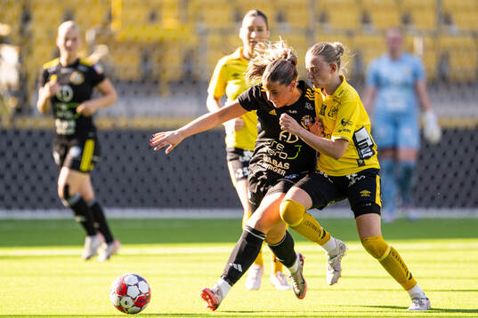 Smedbys Hanna Sävhult och Elfsborgs Hanna Gunnarsson