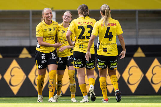 Elfsborgs Stina jensen jublar med Hanna Jiozon