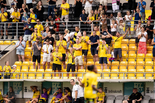 Elfsborgs supportrar jublar på läktaren
