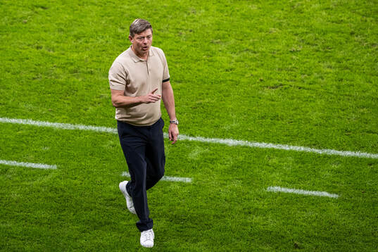Head coach Jon Dahl Tomasson of Sweden