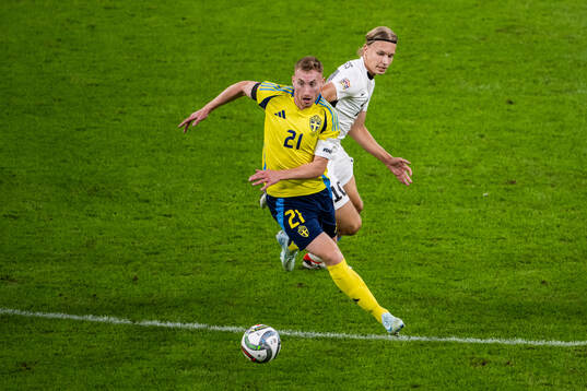 Dejan Kulusevski of Sweden and Kevor Palumets of Estonia