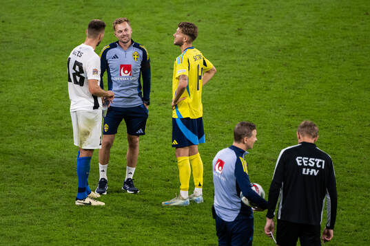 Karol Mets of Estonia, assistant coach Sebastian Larsson