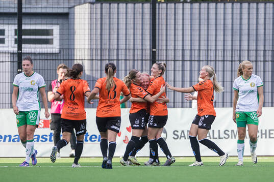 Kristianstads Hlin Eiriksdottir jublar med lagkamrater